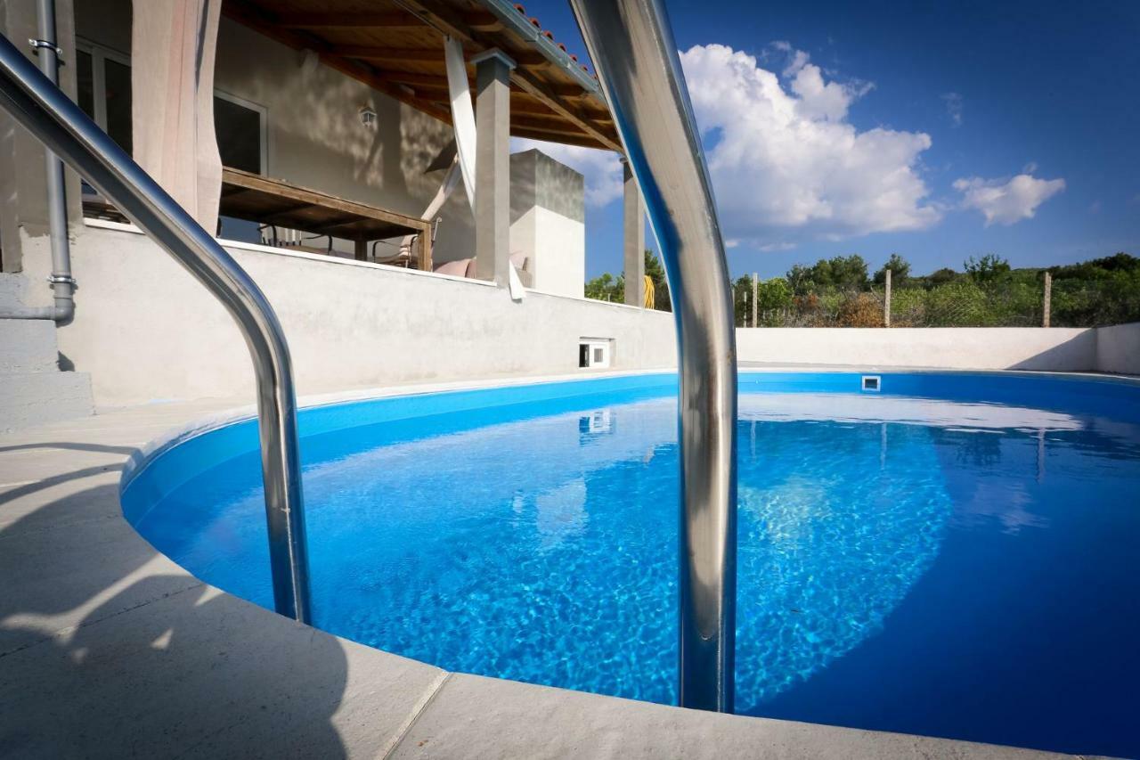 Villa Baras Garden - House With Pool Mirce Eksteriør bilde