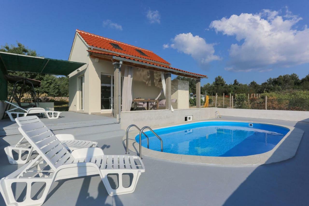 Villa Baras Garden - House With Pool Mirce Eksteriør bilde